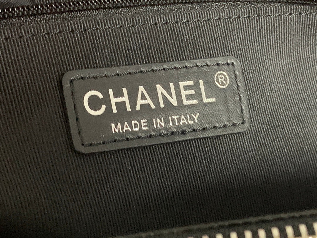 CHANEL 25S MEDALLION TOTE 33 CM IN BLACK CAVIAR WITH SILVER HARDWARE