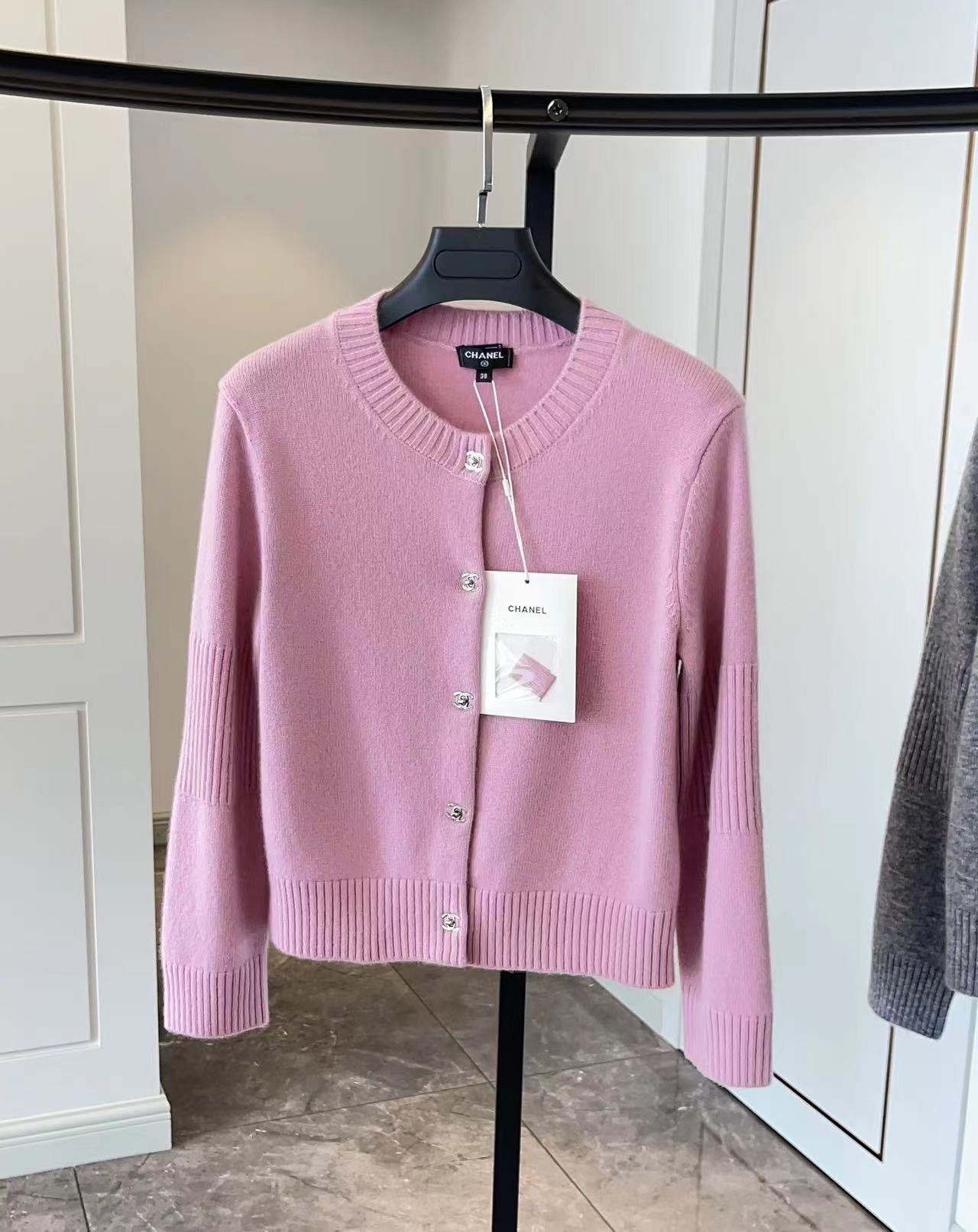 CC CRYSTAL BUTTON PINK CARDIGAN