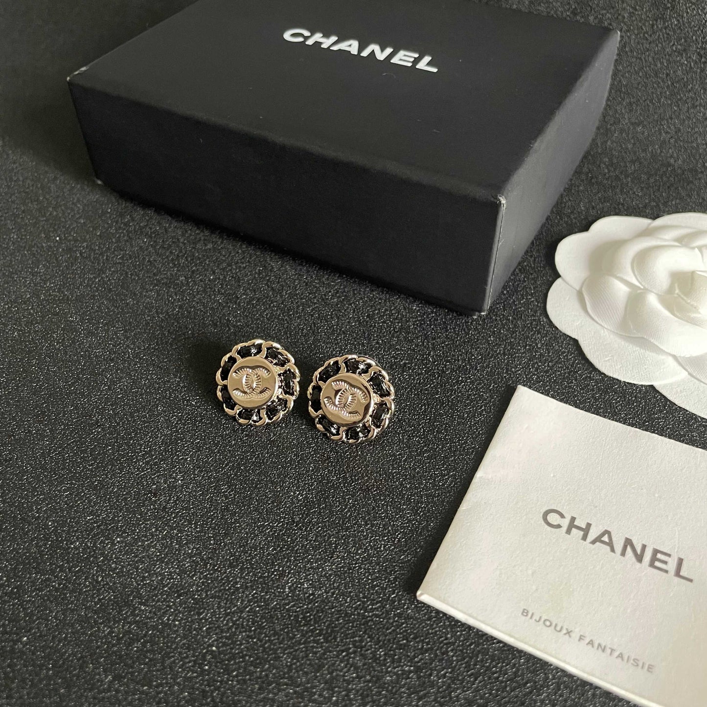 CHANEL 26S DOUBLE C LOGO BLACK ENAMEL FLORAL STUD EARRINGS IN GOLD METAL 629992