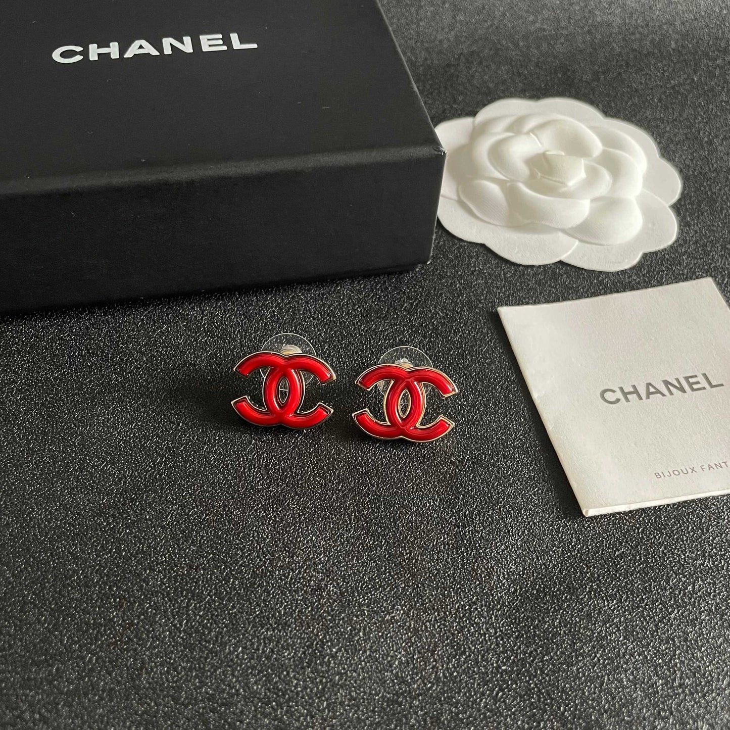 CHANEL 26S DOUBLE C LOGO RED ENAMEL STUD EARRINGS IN GOLD METAL 629991