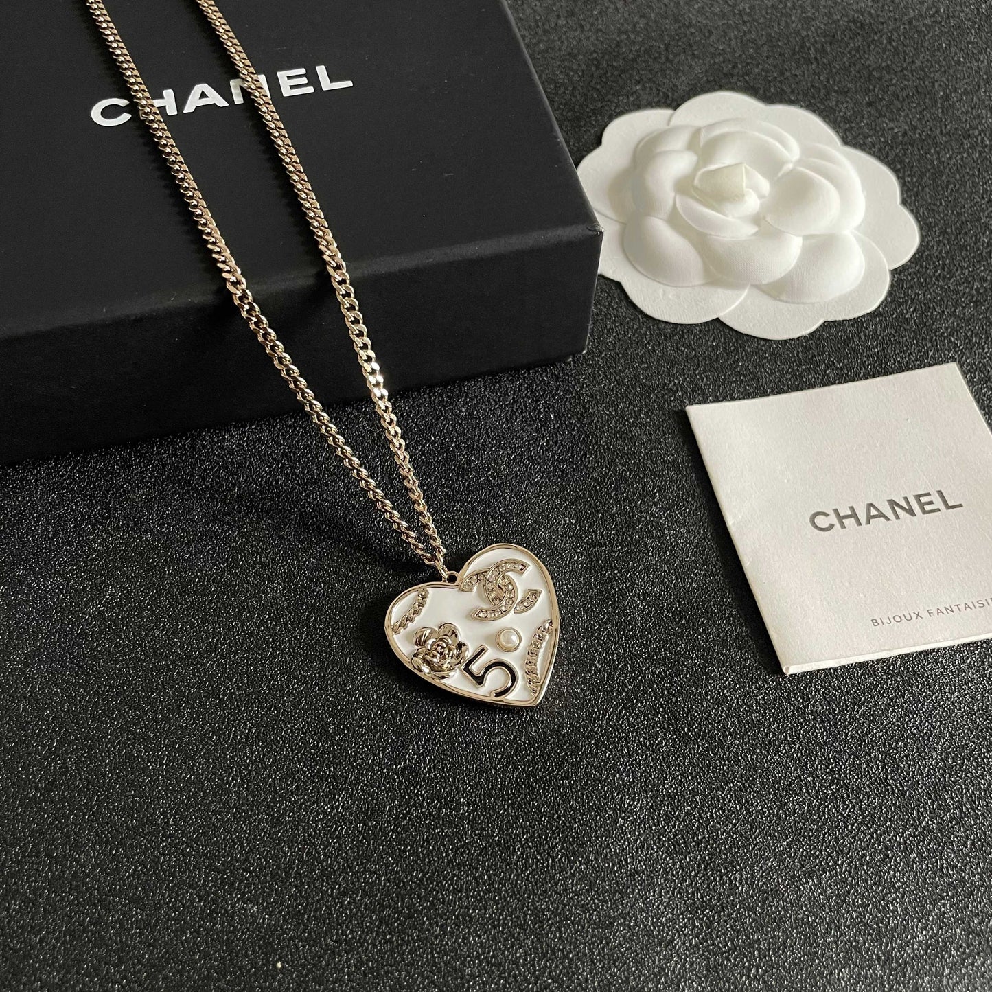 CHANEL 26S DOUBLE C LOGO NO.5 FLORAL HEART NECKLACE IN WHITE ENAMEL & GOLD METAL 630794