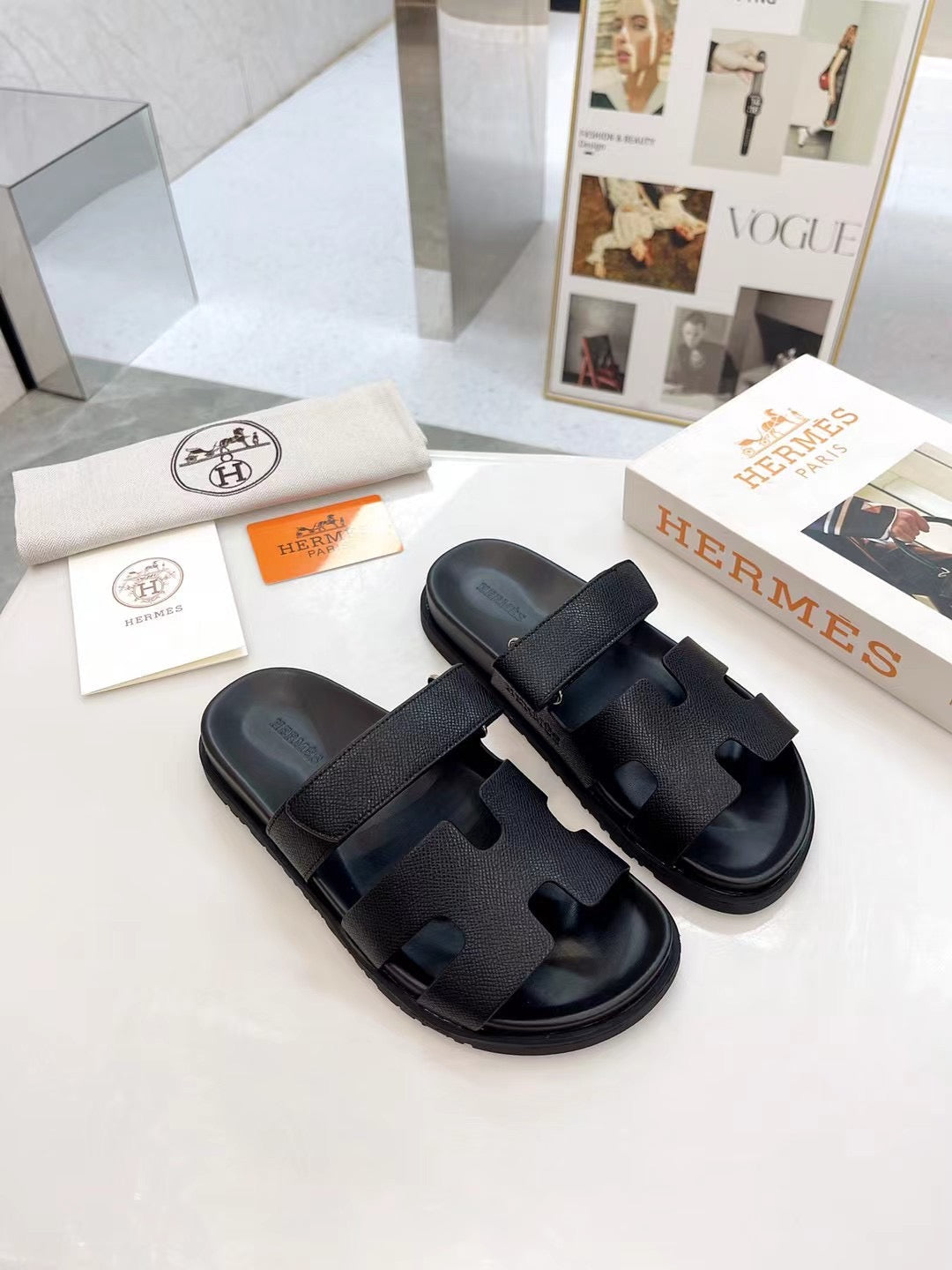 CHYPRE SANDAL IN BLACK CALFSKIN 186752
