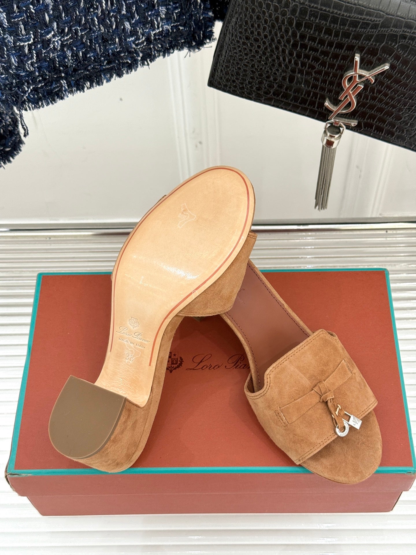 HIGH HEELS IN BROWN SUEDE AND LAMBSKIN