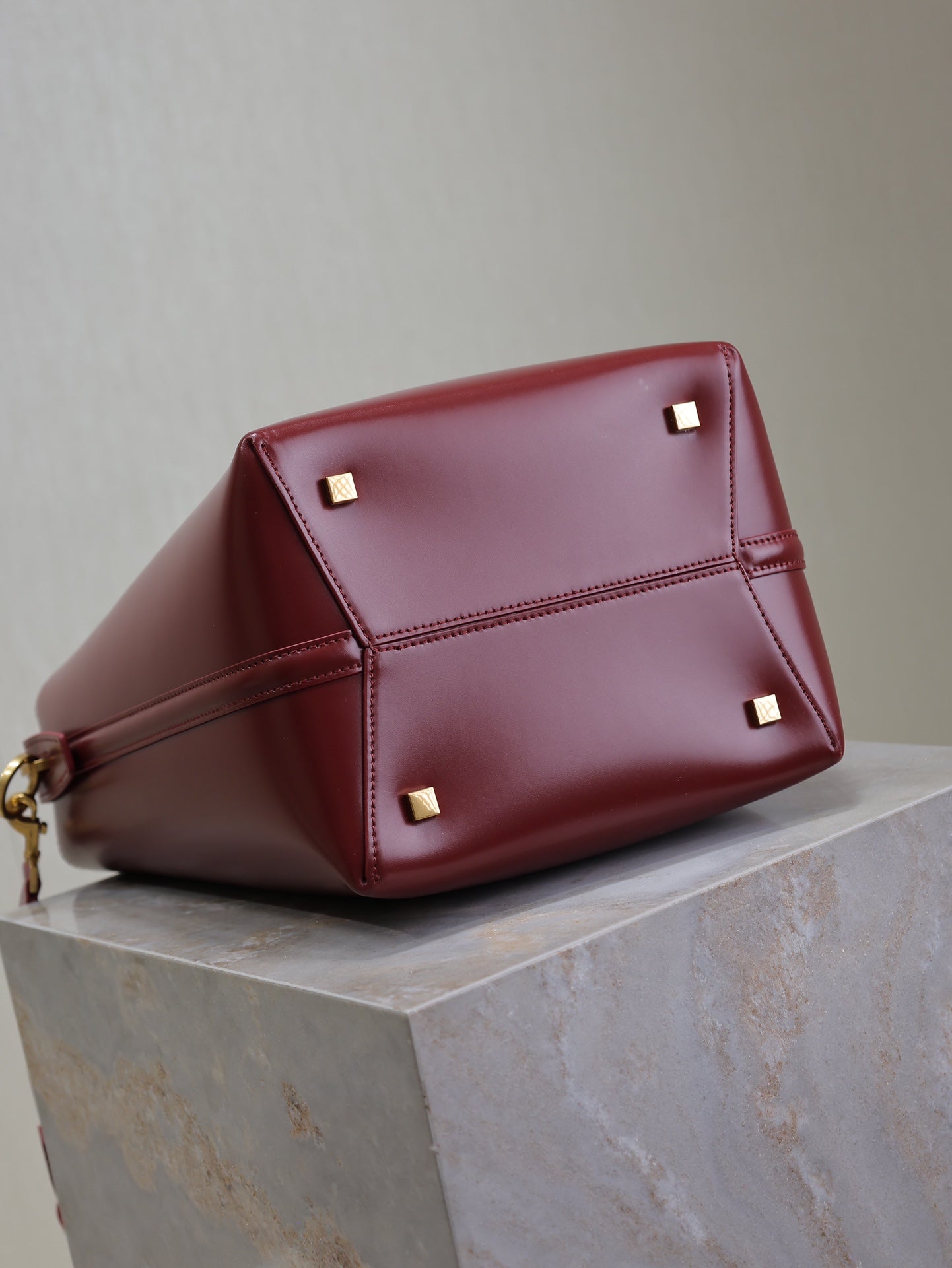 YSL 25S LE 5 À 7 BUCKET 26 IN DARK BURGUNDY CALFSKIN GOLD HARDWARE