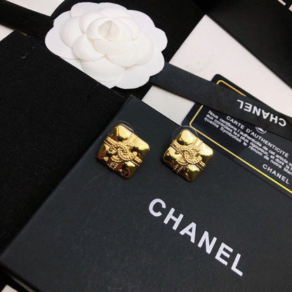 CHANEL 26S DOUBLE C LOGO EMBOSSED QUILTED SQUARE STUD EARRINGS IN GOLD METAL 633224