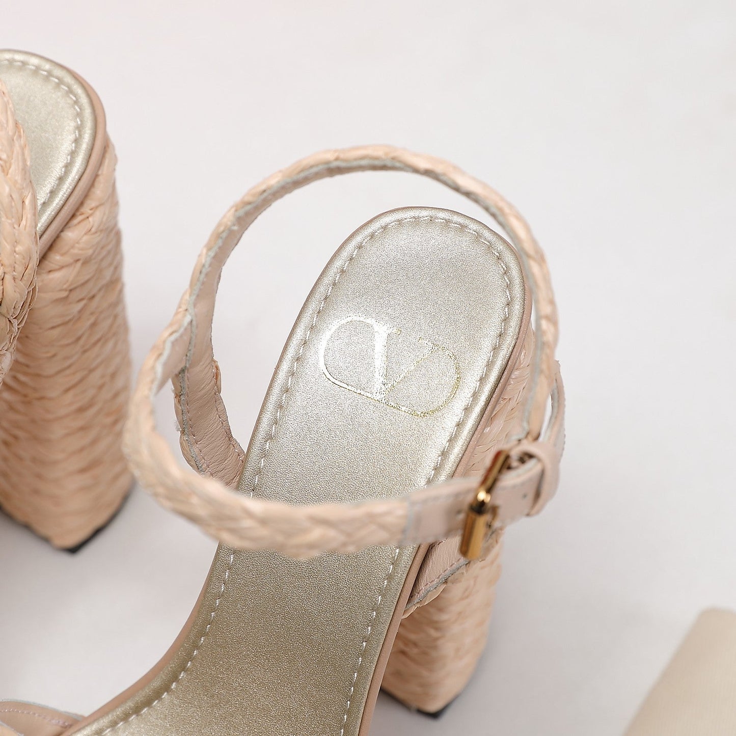 VLTN ESPADRILLE WEDGE SANDALS 25S 130 MM IN BEIGE RAFFIA WITH GOLD HARDWARE