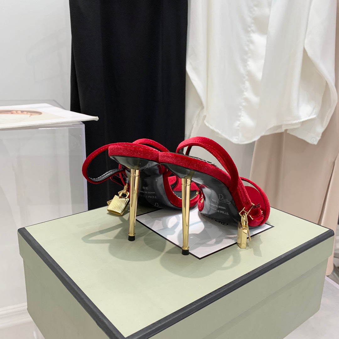TOM FORD 26S GOLD BUCKLE HEELS 105 MM IN RED VELVET