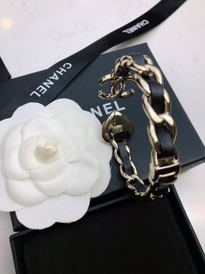CHANEL 26S DOUBLE C LOGO BAROQUE PEARL LEATHER CHAIN BRACELET IN GOLD METAL 630841