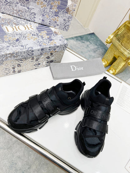 D-WANDER SNEAKERS IN BLACK TECHNICAL FABRIC AND SUEDE
