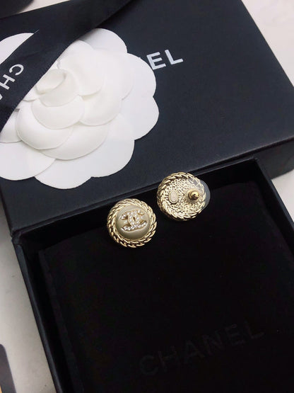 CHANEL 26S DOUBLE C LOGO VINTAGE ROPE BORDER STUD EARRINGS IN GOLD METAL 633329