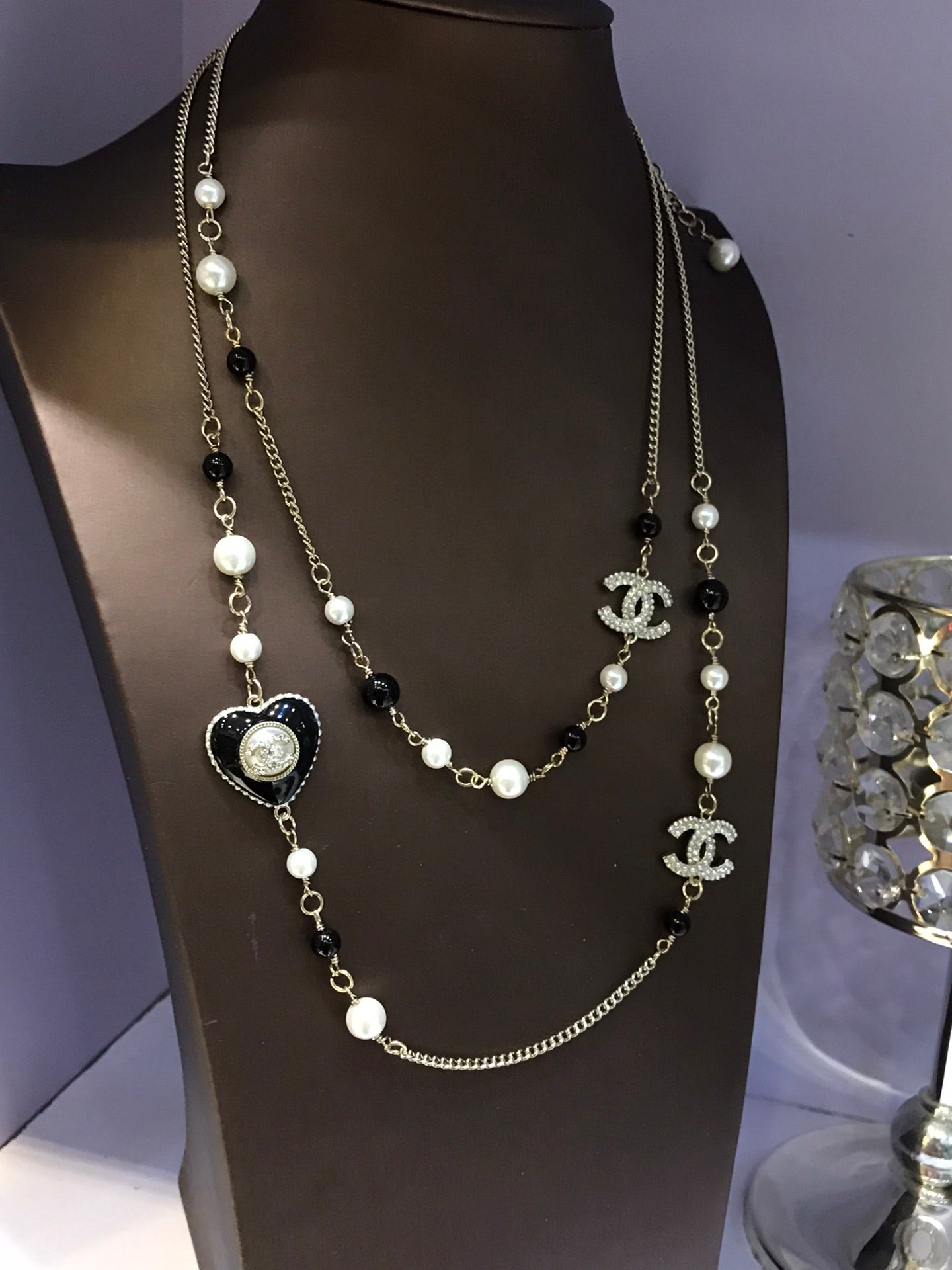 CHANEL 26S DOUBLE C LOGO BLACK & WHITE PEARL BEADED LONG NECKLACE WITH HEART CHARM IN SILVER METAL 631832