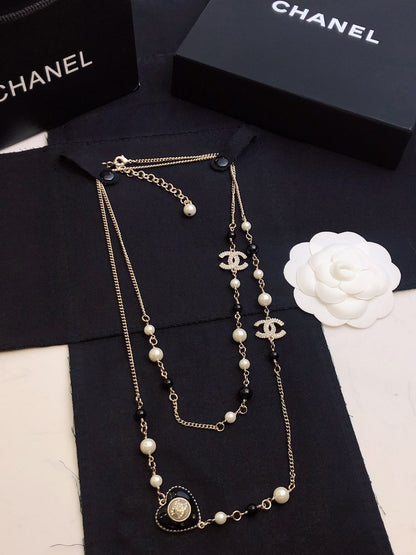 CHANEL 26S DOUBLE C LOGO BLACK & WHITE PEARL BEADED LONG NECKLACE WITH HEART CHARM IN SILVER METAL 631832