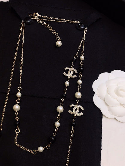 CHANEL 26S DOUBLE C LOGO BLACK & WHITE PEARL BEADED LONG NECKLACE WITH HEART CHARM IN SILVER METAL 631832