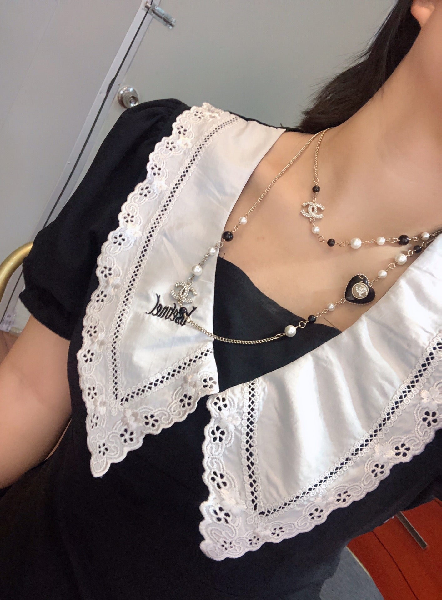 CHANEL 26S DOUBLE C LOGO BLACK & WHITE PEARL BEADED LONG NECKLACE WITH HEART CHARM IN SILVER METAL 631832