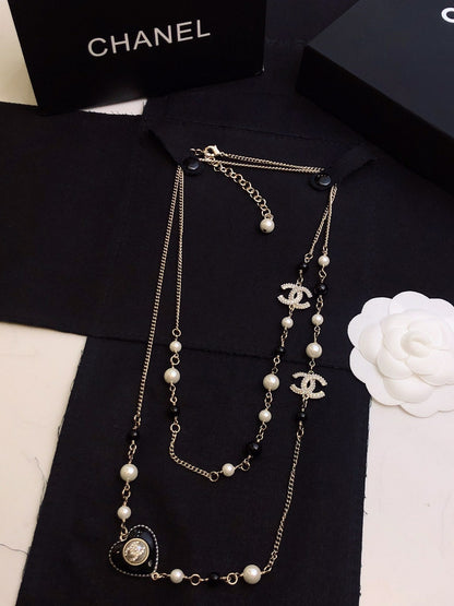 CHANEL 26S DOUBLE C LOGO BLACK & WHITE PEARL BEADED LONG NECKLACE WITH HEART CHARM IN SILVER METAL 631832