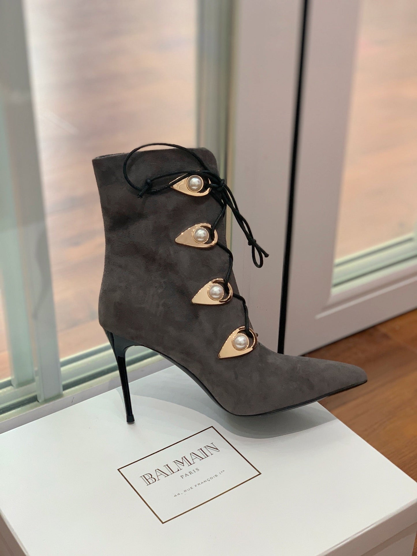 BALMAIN 26S BOOT 95 MM IN CHARCOAL GREY SUEDE PEARL BUTTON