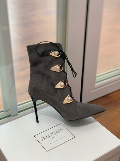 BALMAIN 26S BOOT 95 MM IN CHARCOAL GREY SUEDE PEARL BUTTON