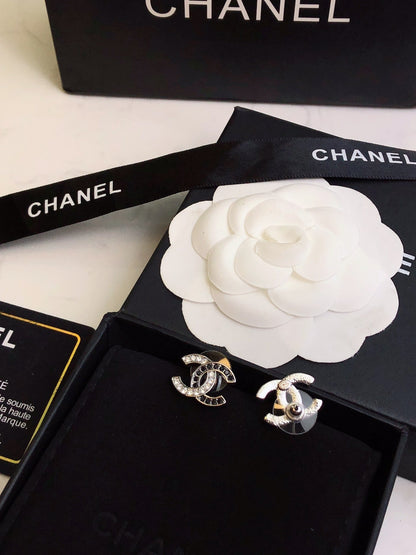 CHANEL 26S DOUBLE C LOGO BLACK CRYSTAL PAVE STUD EARRINGS IN SILVER METAL 633228