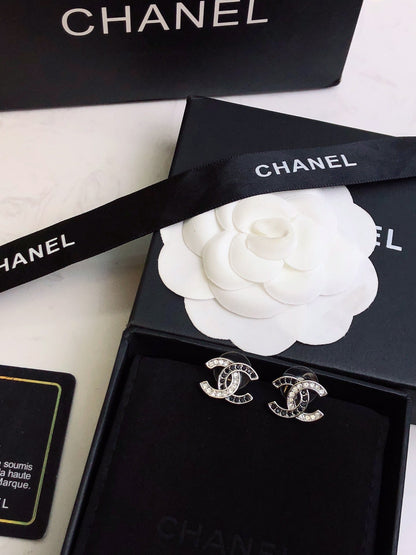 CHANEL 26S DOUBLE C LOGO BLACK CRYSTAL PAVE STUD EARRINGS IN SILVER METAL 633228