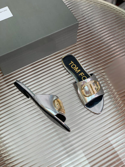 FLAT SLIDE IN SILVER METALLIC CALFSKIN