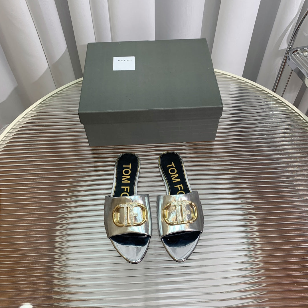 FLAT SLIDE IN SILVER METALLIC CALFSKIN