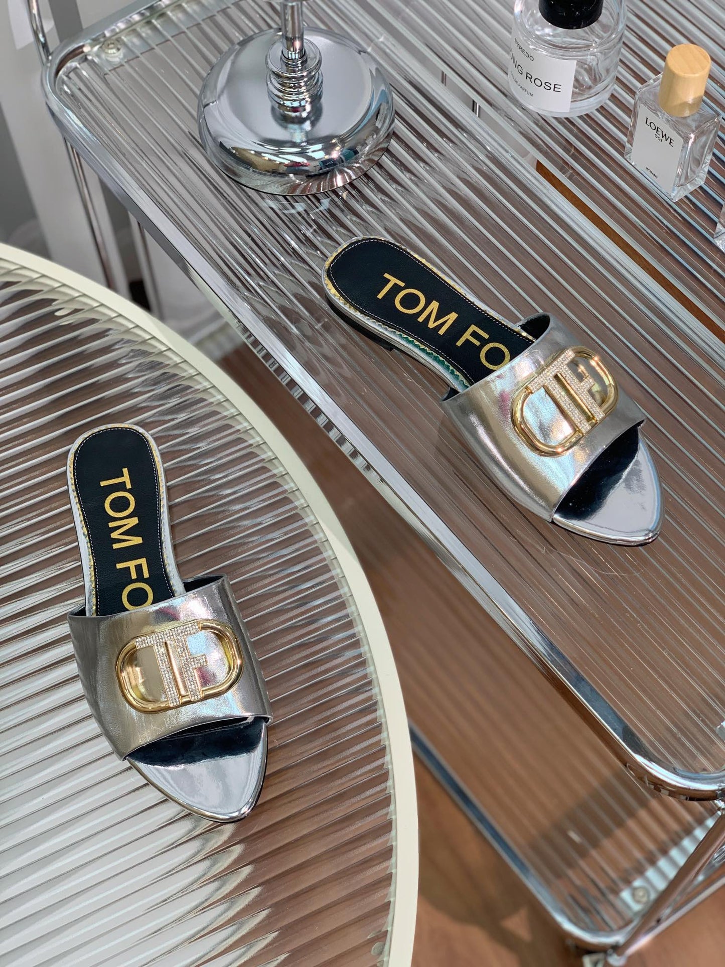 FLAT SLIDE IN SILVER METALLIC CALFSKIN
