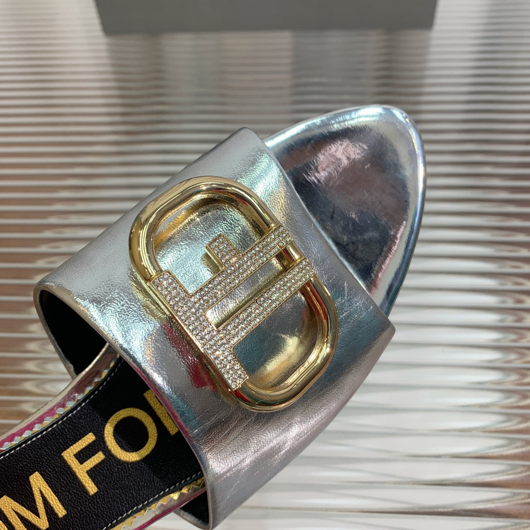 FLAT SLIDE IN SILVER METALLIC CALFSKIN