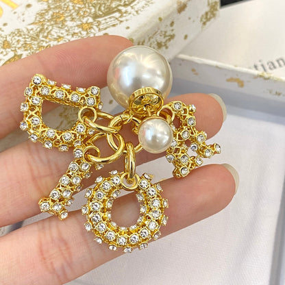 CD 26S CRYSTAL CD CHARM PEARL DROP EARRINGS IN GOLD METAL 633101