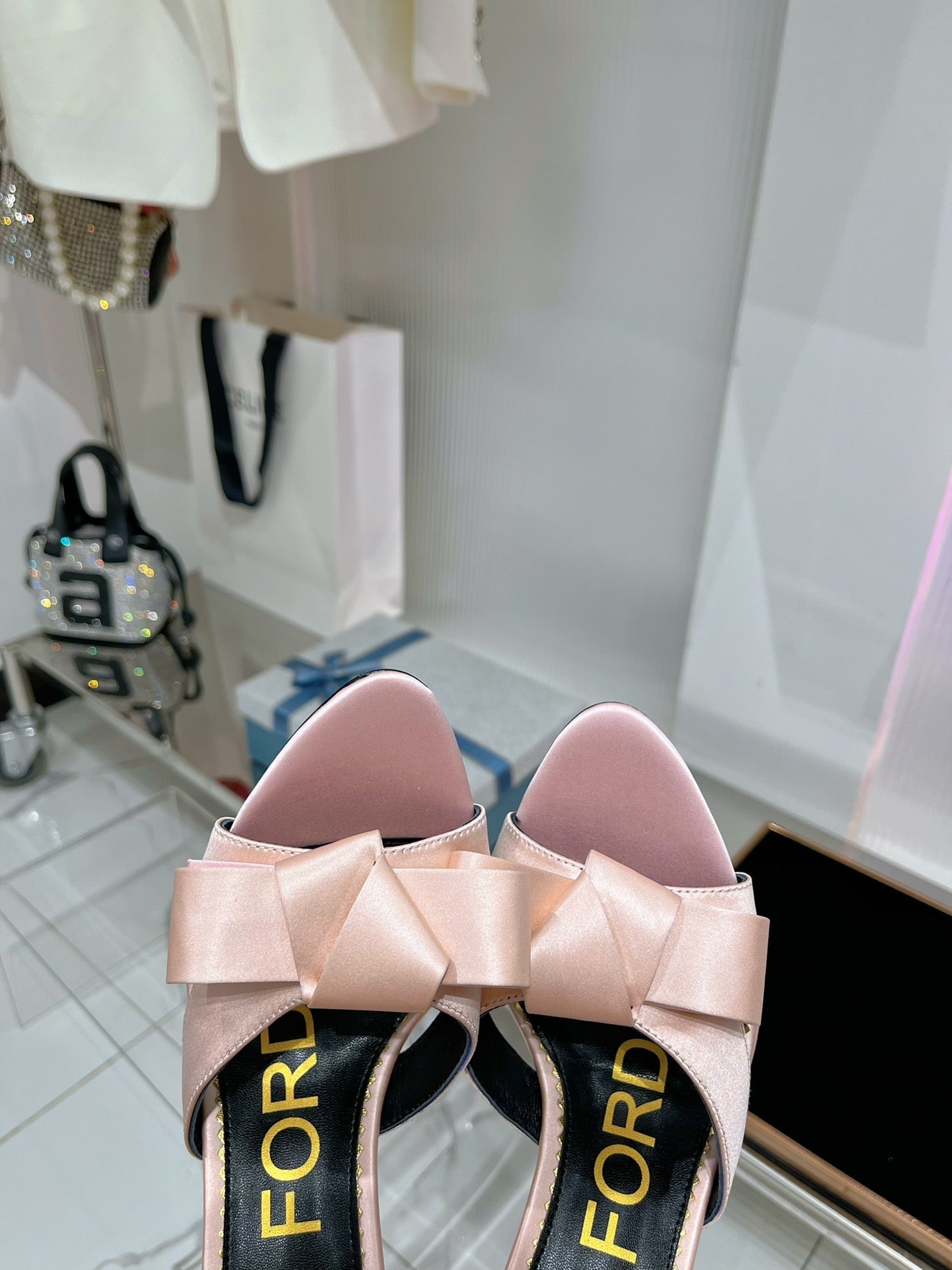 HIGH HEELS 11 CM IN PEACH PINK PURE SILK AND LAMBSKIN