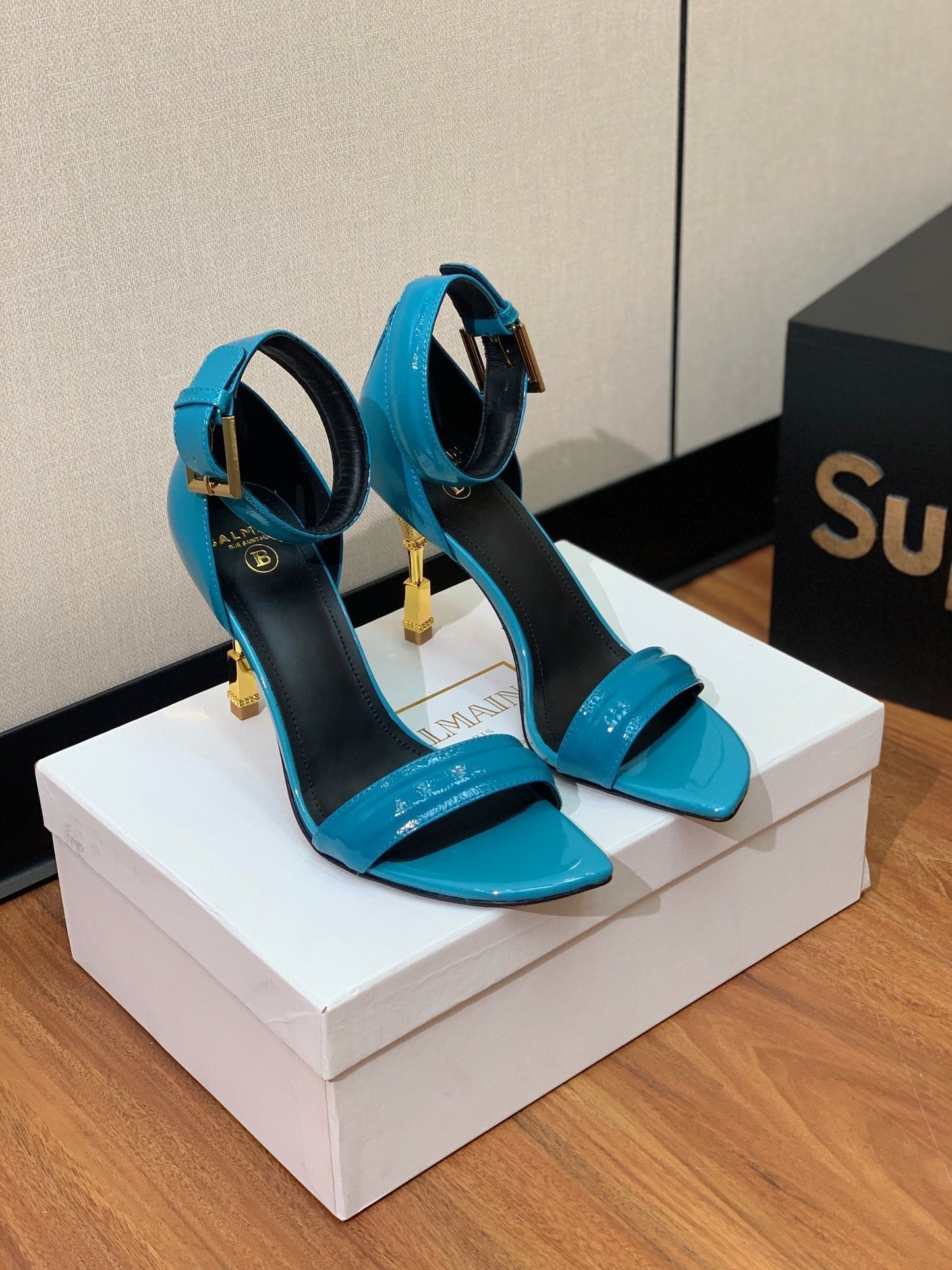 BALMAIN 25S SQUARE STRAP HIGH HEELS 100MM IN BLUE PATENT CALFSKIN