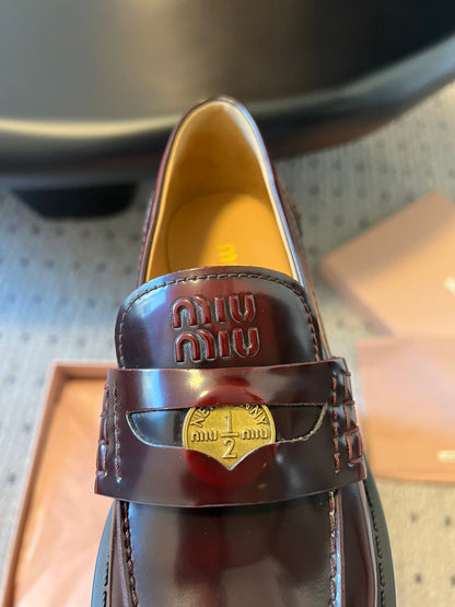 MIUMIU 26S PENNY LOAFERS IN BURGUNDY BROWN SHINY CALFSKIN
