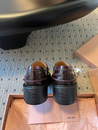 MIUMIU 26S PENNY LOAFERS IN BURGUNDY BROWN SHINY CALFSKIN