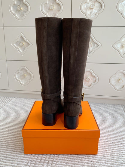 HM 25S TALL BOOTS 50 MM IN DARK BROWN SUEDE WITH GOLD HARDWARE