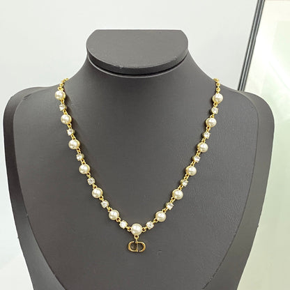 CD 26S CD LOGO PEARL & CRYSTAL BEADED CHAIN NECKLACE IN GOLD METAL 633243
