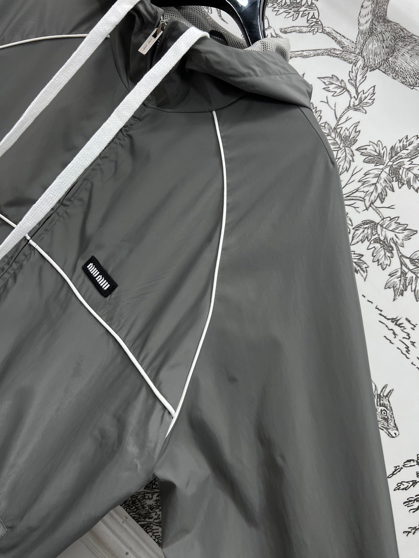 MIU 25S HOODED JACKET GREY IN NYLON 263131