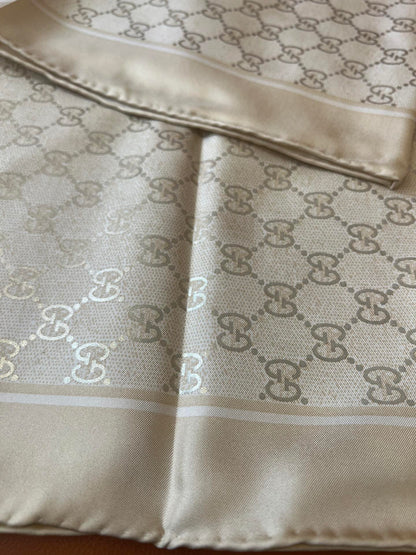 GUCCI 25S SCARF 90 IN SILK 697667