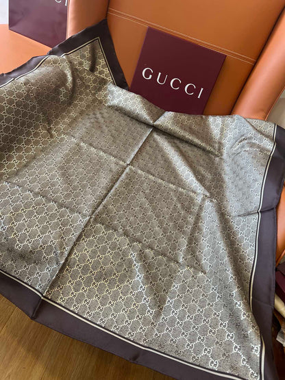 GUCCI 25S SCARF 90 IN SILK 697666