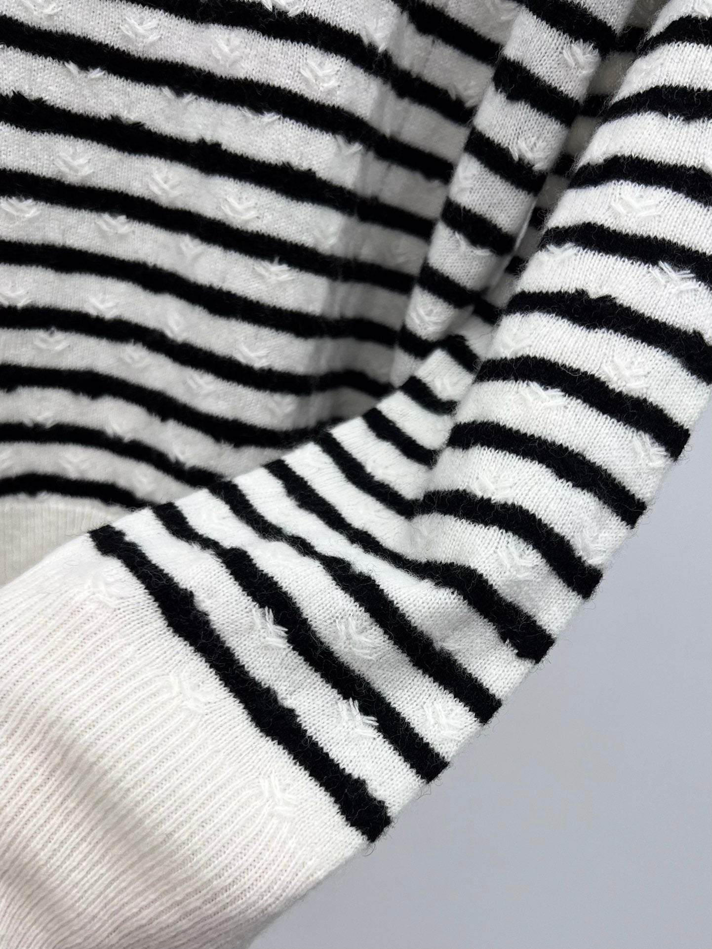 CHANEL 25S SWEATER STYLE 166