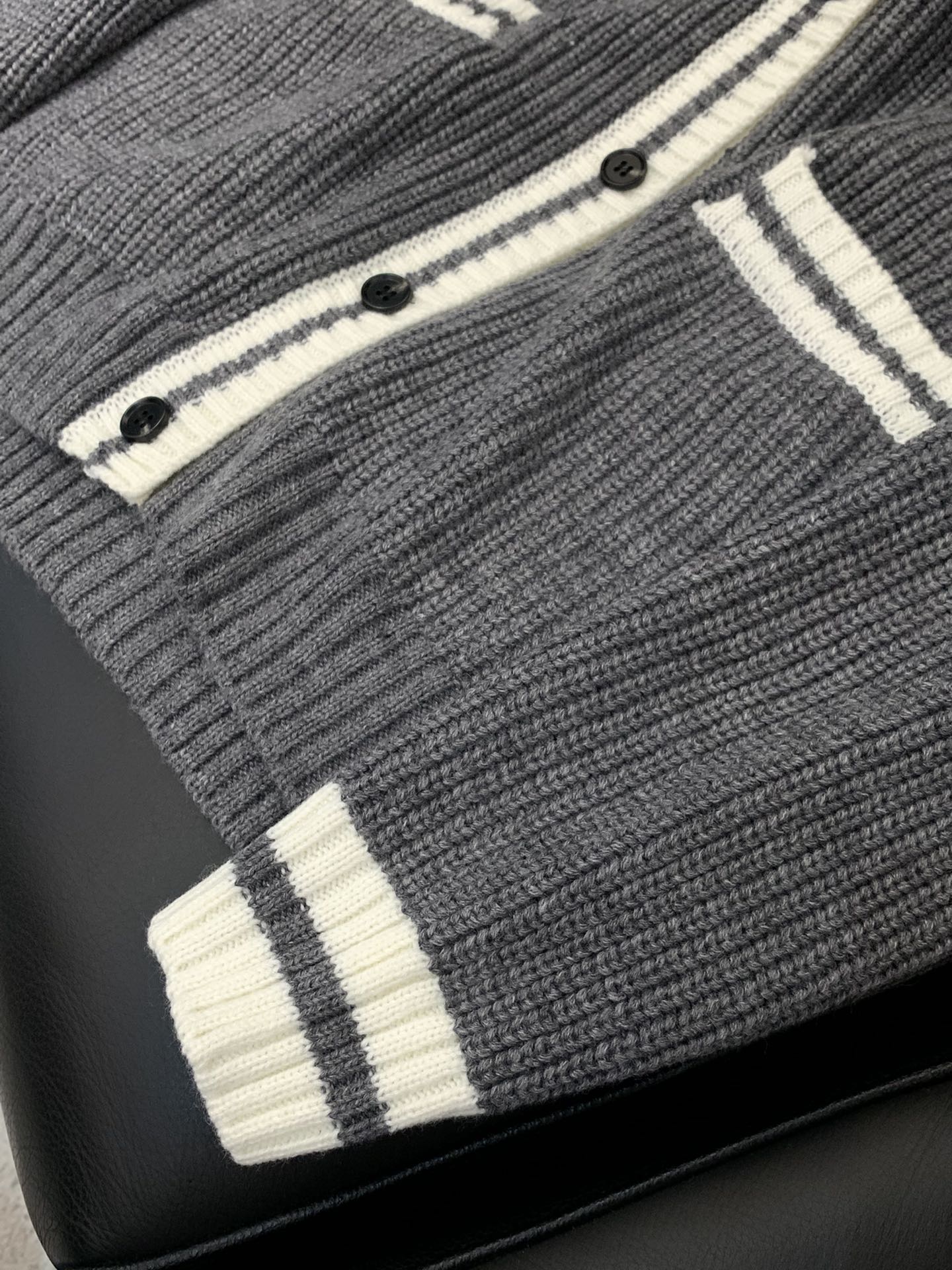 MIUMIU CARDIGAN STYLE 637