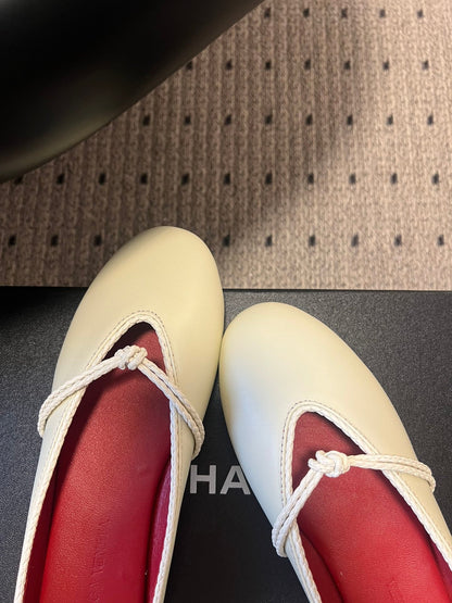 BOTTEGA VENETA 26S FLAT MULES IN CREAM WHITE LAMBSKIN