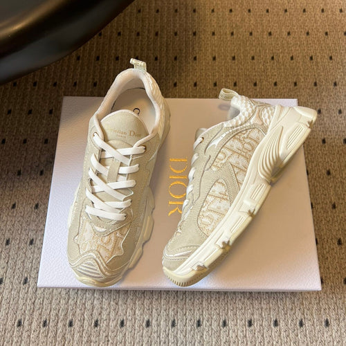 DIOR 26S VIBE SNEAKER 55MM IN GOLD DIOR OBLIQUE LUSENTI EMBROIDERED COTTON AND BEIGE SUEDE