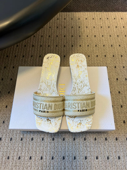 DIOR 26S DWAY HEELED SLIDE 40MM IN WHITE AND GOLD EMBROIDERED COTTON