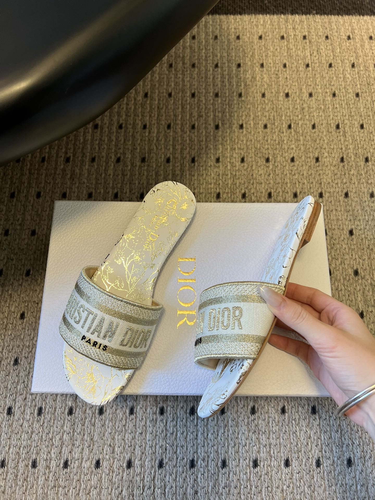 DIOR 26S DWAY SLIDE COTTON EMBROIDERED IN WHITE AND GOLD FLORAL MOTIF