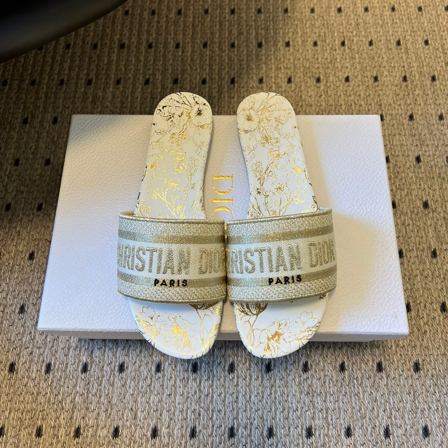 DIOR 26S DWAY SLIDE COTTON EMBROIDERED IN WHITE AND GOLD FLORAL MOTIF