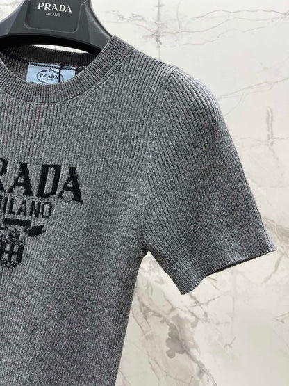 PRADA 26S SHORT-SLEEVE T-SHIRT 690