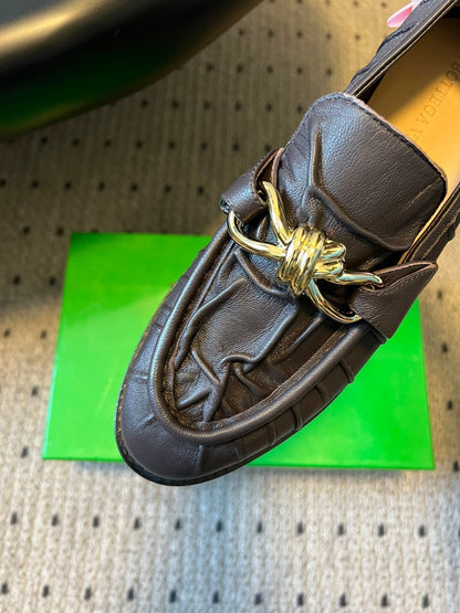 BOTTEGA VENETA 26S LOAFERS IN CHOCOLATE BROWN LAMBSKIN WITH GOLD HARDWARE