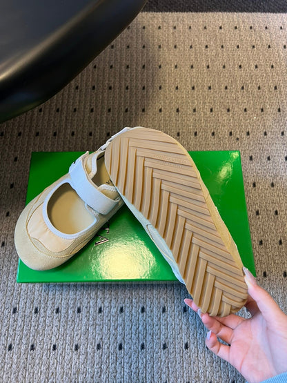 BOTTEGA VENETA 26S MARY JANE SNEAKER IN BEIGE SUEDE AND FABRIC