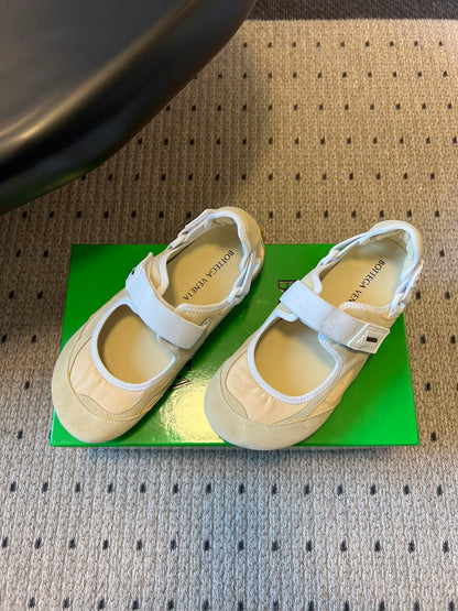 BOTTEGA VENETA 26S MARY JANE SNEAKER IN BEIGE SUEDE AND FABRIC