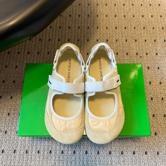 BOTTEGA VENETA 26S MARY JANE SNEAKER IN BEIGE SUEDE AND FABRIC