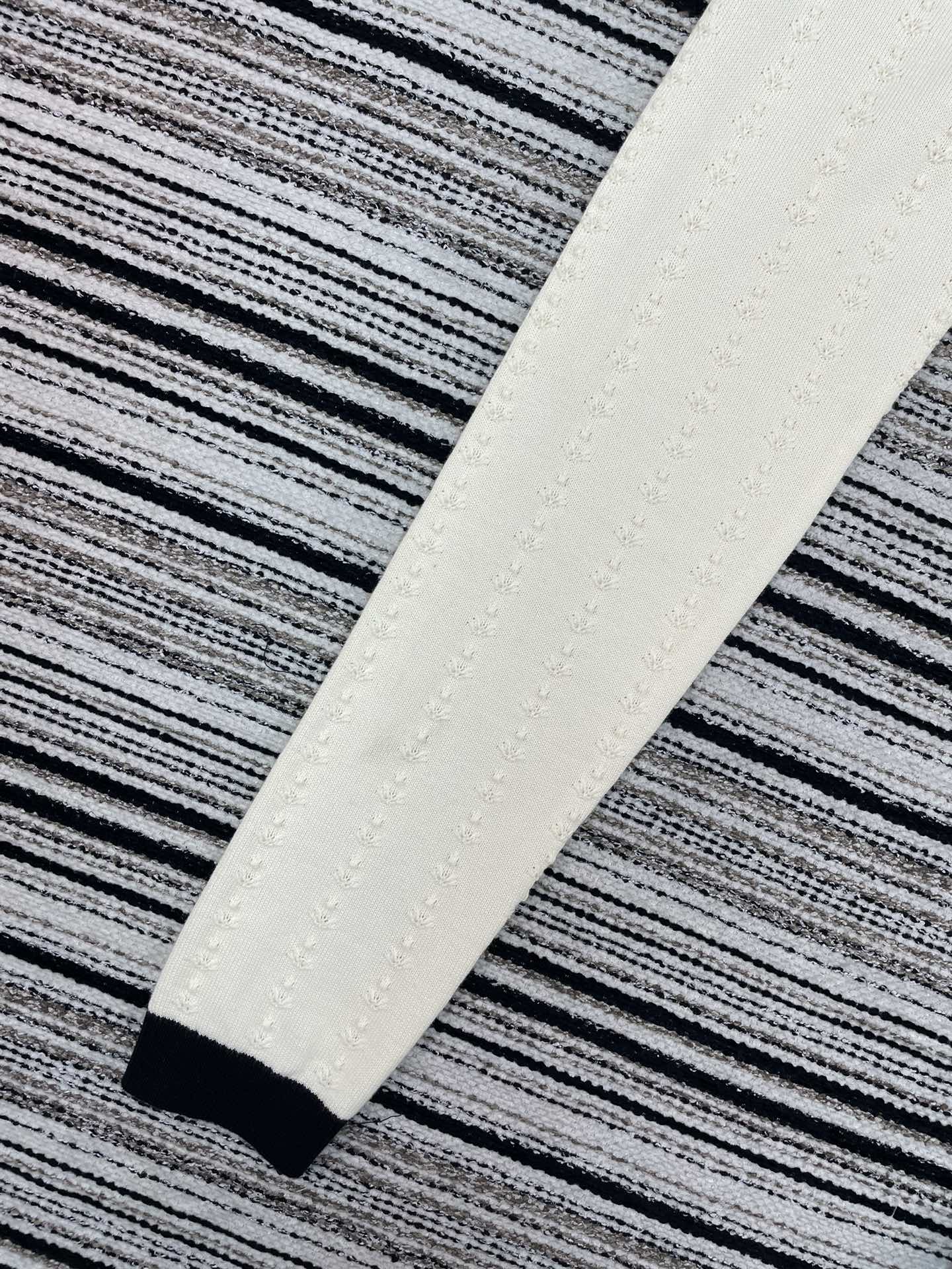 CHANEL 26S CARDIGAN 911